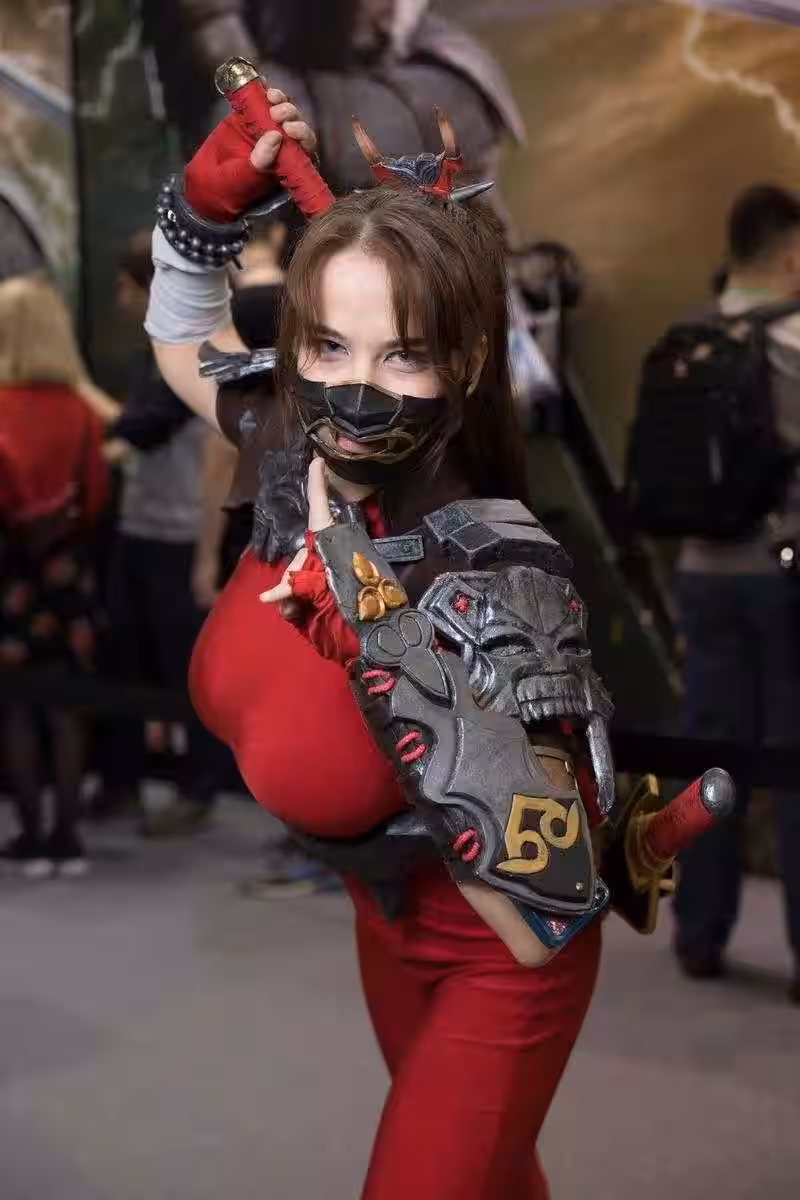 18+ Самый необычный косплей на ИгроМир 2018 и Comic Con. День 1 64 igromir comic con kosplej 1