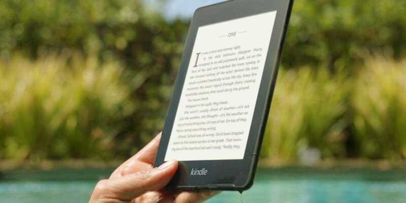 Amazon представил водонепроницаемую электронную книгу (kindle paperwhite lifestyle image 1.0)