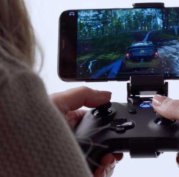 Microsoft разрабатывает контроллеры Xbox для смартфонов (project xcloud forza)