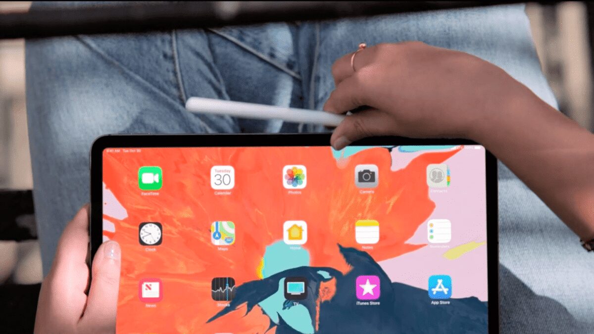 Планшет iPad Pro без рамок с Face ID и стилусом