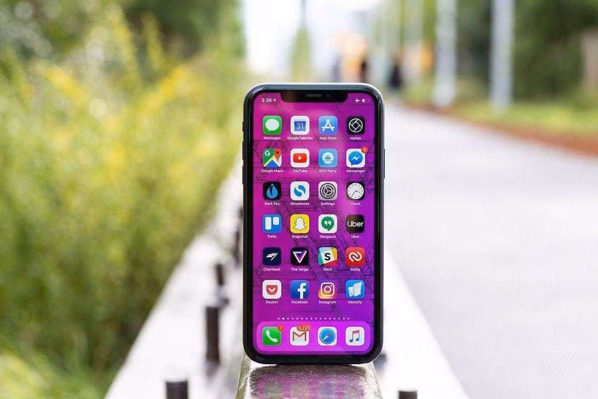 Apple возобновляет производство iPhone X из-за низких продаж XS 1 akrales 181019 3014 0770.0