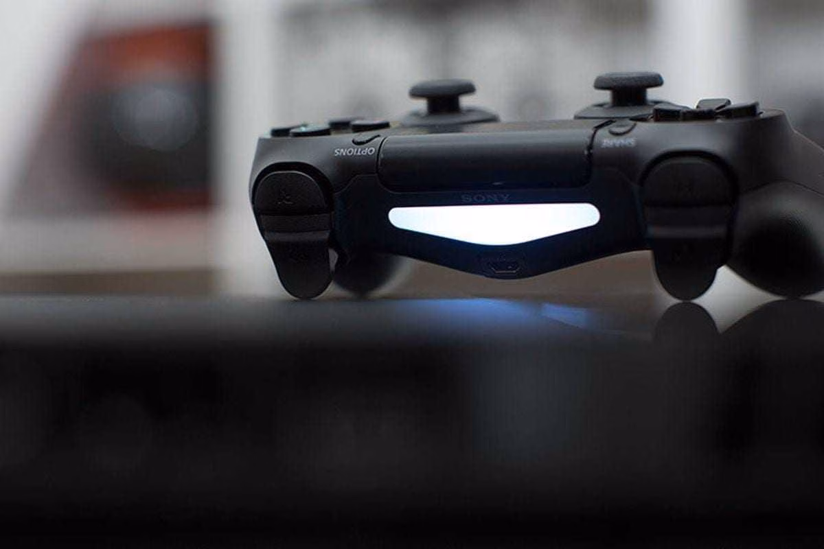 Sony PlayStation 5 возможно получит DualShock с сенсорным экраном 2 controller light 11b7a64b.0