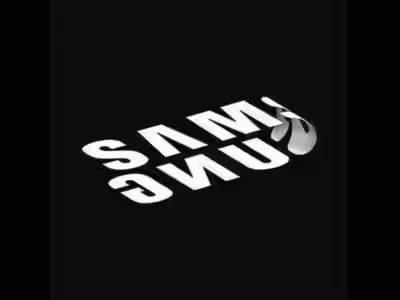 Обратная сторона сгибающегося смартфона Samsung с логотипом
