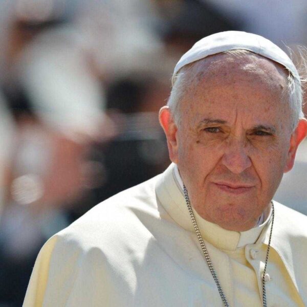 Папа Римский запустил приложение "Нажми и помолись" (0968dac794a479cde972096bf46ddf27)