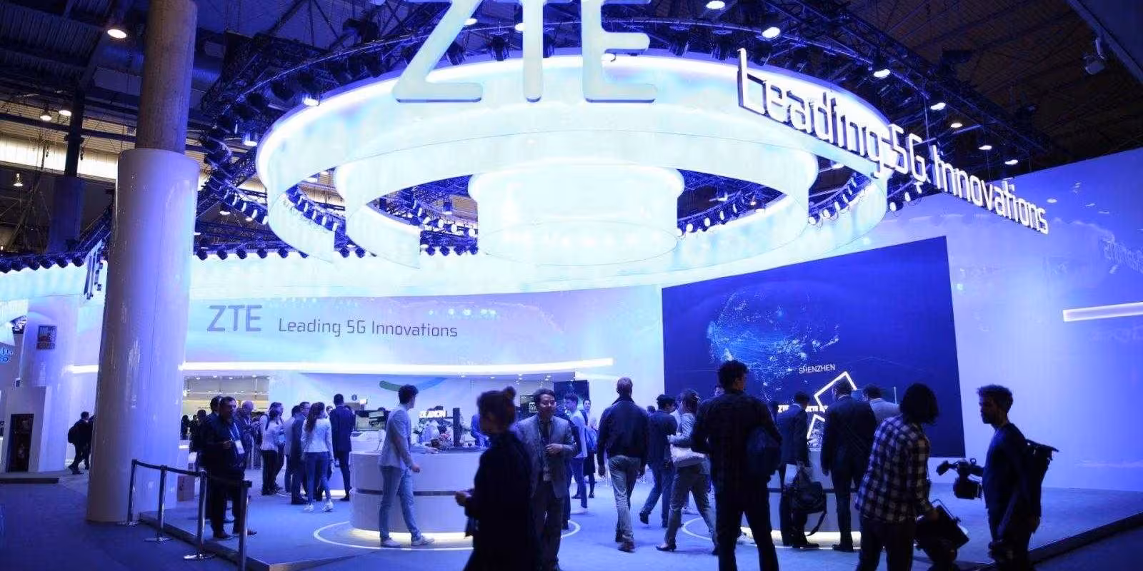 MWC 2019. ZTE ΠΏΡΠ΅Π΄ΡΡΠ°Π²ΠΈΠ»Π° ΡΠ»Π°Π³ΠΌΠ°Π½ Axon 10 Pro 5G ΠΈ Π±ΡΠ΄ΠΆΠ΅ΡΠ½ΡΠΉ Blade V10 3 20190225095057850