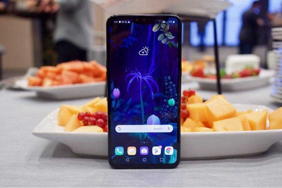 Hands on with the LG V50 ThinQ and its... dual display case