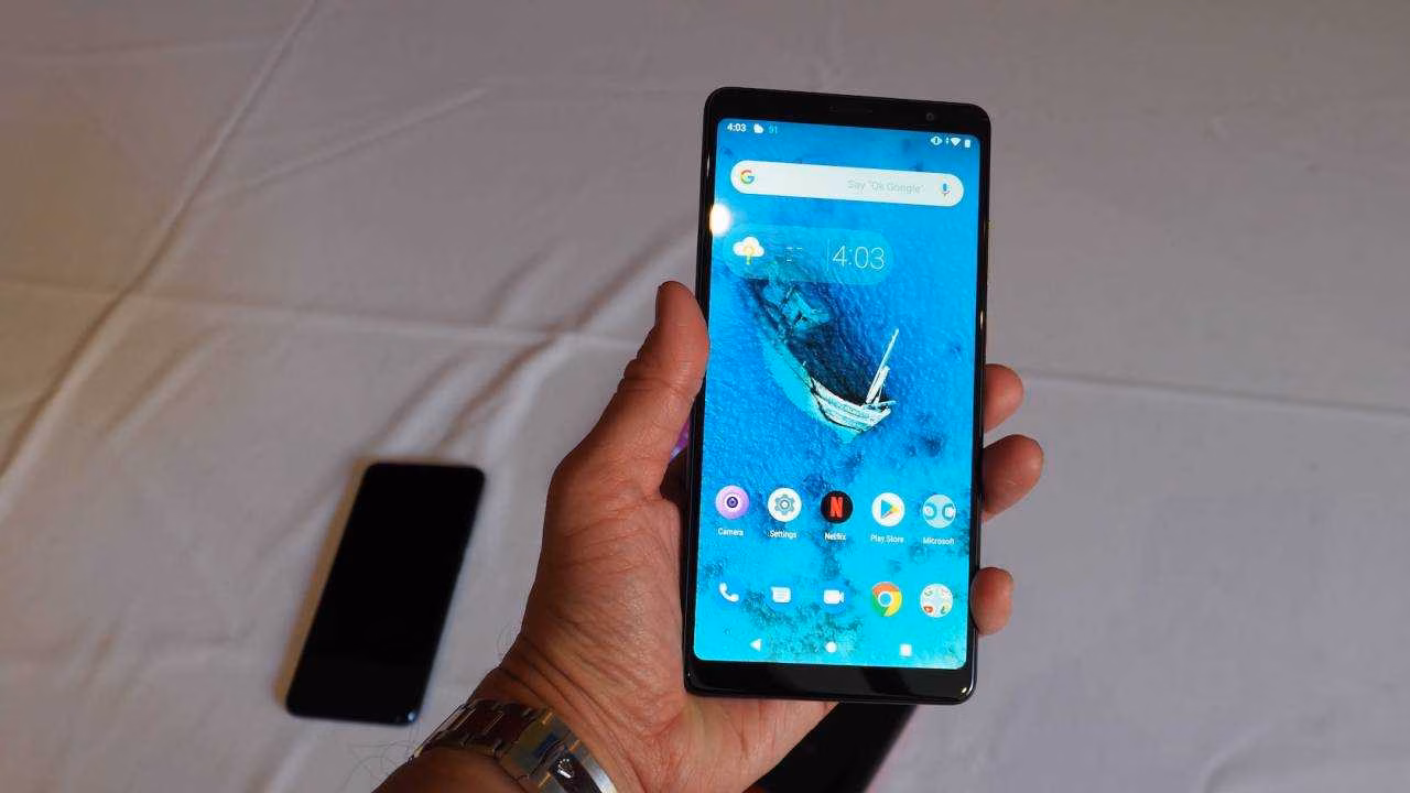 MWC 2019. Lenovo представила Tab V7. Смартфон, мечтающий стать планшетом 1 P2240958 1280x720 1