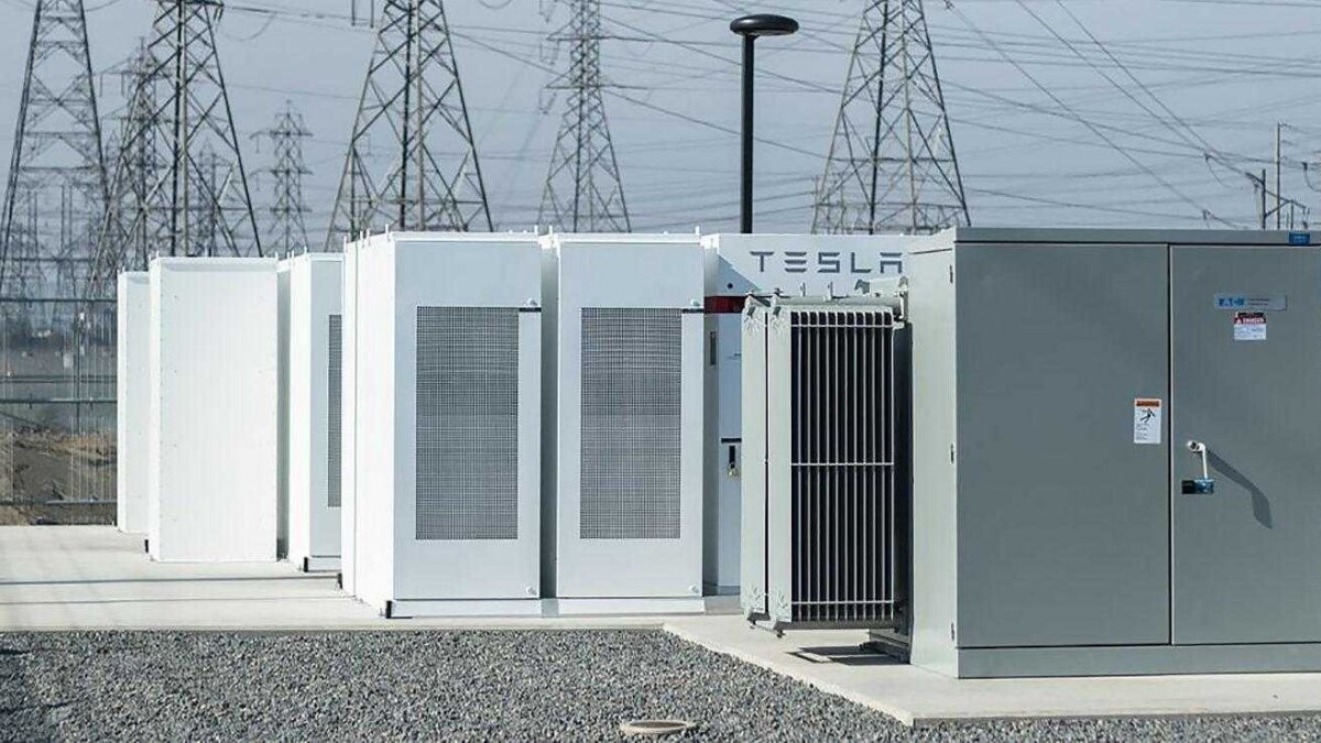 Tesla Powerpack Mira Loma Substation e1502207423731