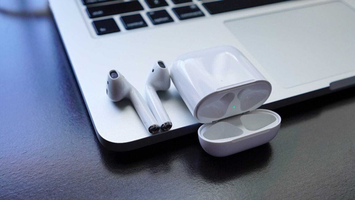 Apple анонсировала выпуск беспроводной зарядки и AirPods 2 2 airpods