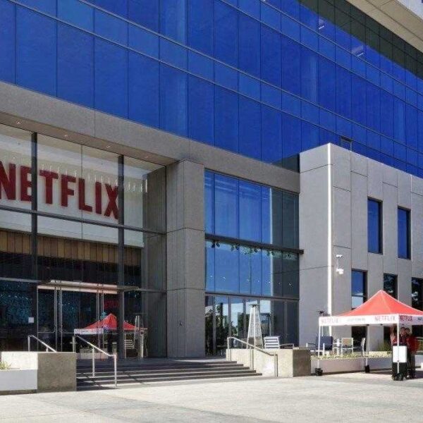Офис Netflix в Лос-Анджелесе заблокирован из-за сообщений о вооружённом человеке (dims 14)