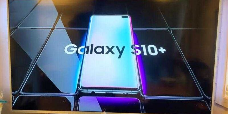 Samsung Galaxy S10 и беспроводные наушники Galaxy Buds засветились на видео (galaxy s10plus 2)