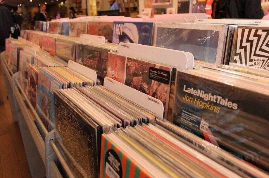 2015 vinylstore platoutrechtnl 03 030815 920x610 1