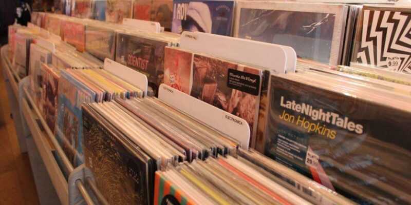Крупные музыкальные сервисы обжалуют повышение авторских гонораров (2015 vinylstore platoutrechtnl 03 030815 920x610 1)
