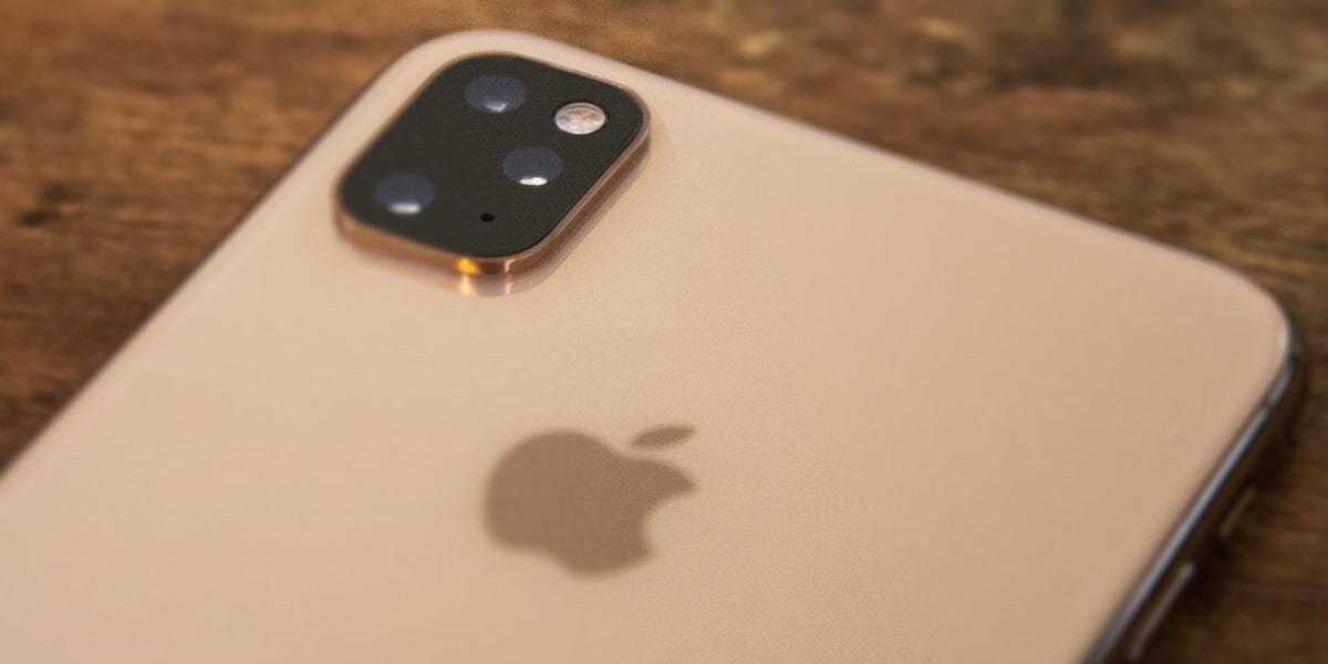 Задняя часть iPhone 11 с камерой и эмблемой Apple