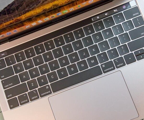 Apple извинилась за проблемы с клавиатурой MacBook (339434)