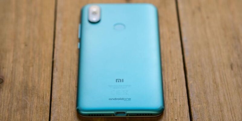 Следующие смартфоны Xiaomi на Android One получат подэкранный сканер отпечатков пальцев (840 560)