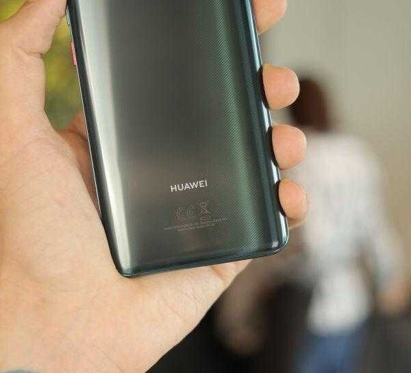 Huawei может выпустить смартфон с выдвижной камерой (84nfgeohcncfdkc6um43yw 970 80)