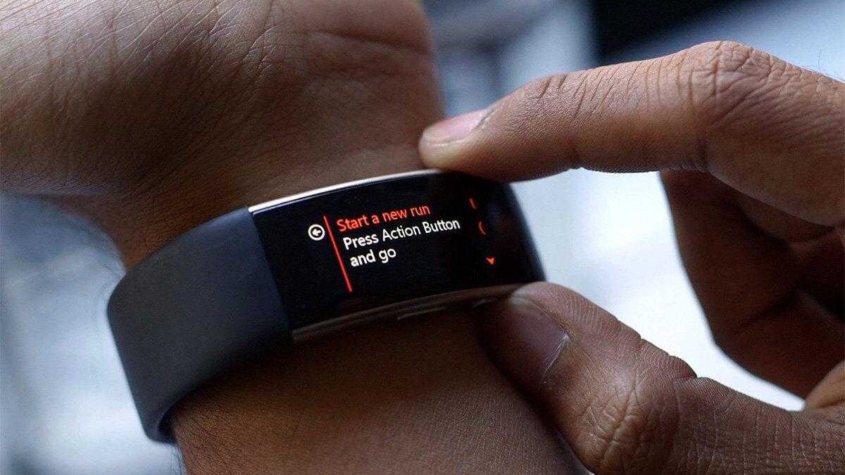 Фитнес-браслет Microsoft Band с дисплеем и инструкциями