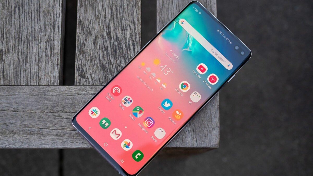 В России начались продажи Samsung Galaxy S10 и Galaxy Watch 4 galaxy s10 plus front flat table e1552034221405