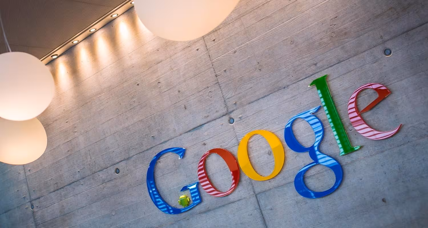 Патент Google демонстрирует устройство с гибким экраном 4 google hq sign headquarters logo name 3