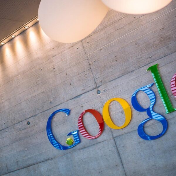 Патент Google демонстрирует устройство с гибким экраном (google hq sign headquarters logo name 3)