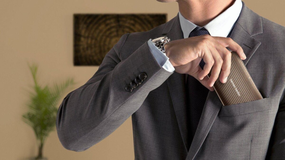 Harman Kardon выпустила портативную колонку Esquire Mini 2 в России 9 harman kardon esquire mini 2 lifestyle image bronze