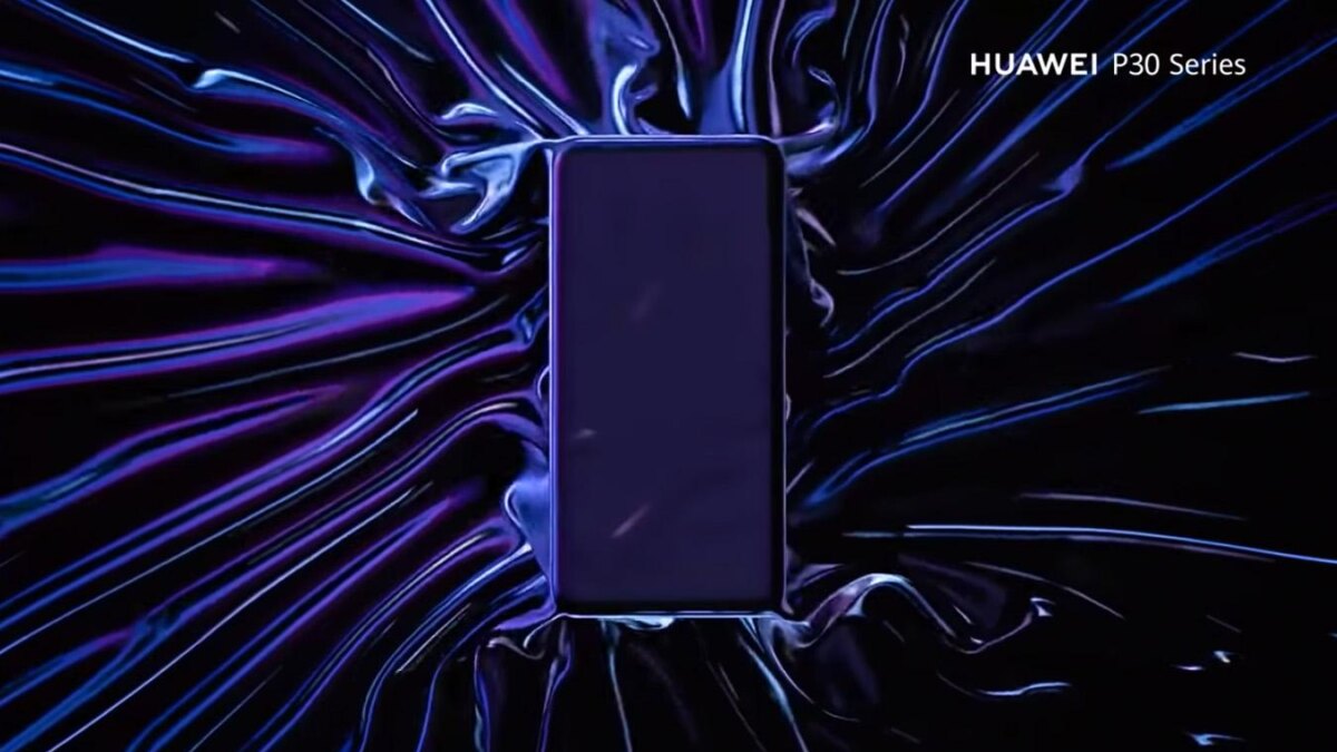 Рекламный дисплей Huawei P30 на фоне абстрактных линий световых эффектов
