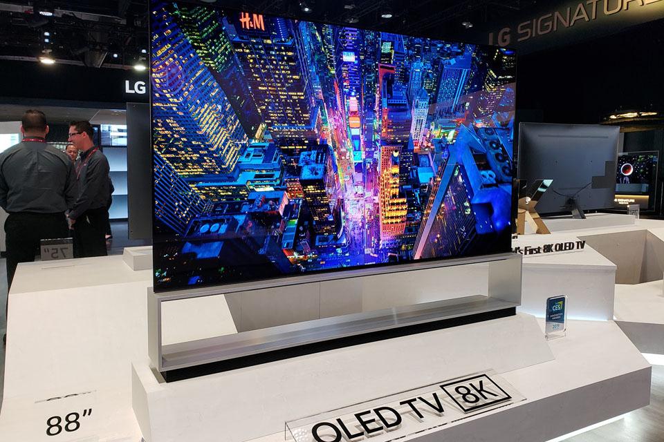 LG выпустила новую линейку премиальных телевизоров 2019 года (lg 88 inch 8k oled)