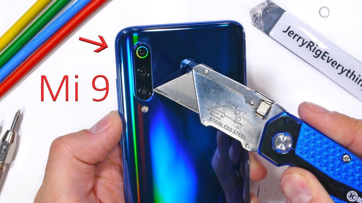 Xiaomi Mi 9 выдержал тест на прочность, но защита камеры — нет 1 maxresdefault 4
