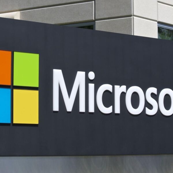 Microsoft подала в суд на Foxconn из-за лицензионных платежей и патентов (microsoft will deliver its own cloud)