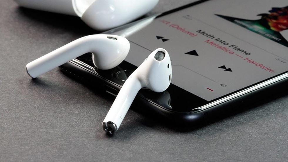 Будущие iPhone смогут воспроизводить музыку на двух Bluetooth-устройствах одновременно (novye airpods 2 mogut zaderzhatsya 1 1)