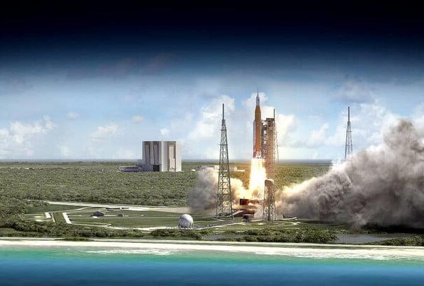 NASA рассказала о системе запуска следующего поколения. Первая миссия уже в 2020 (sls 70mt dac3 orange launch from ocean uhr21 720x720 1)