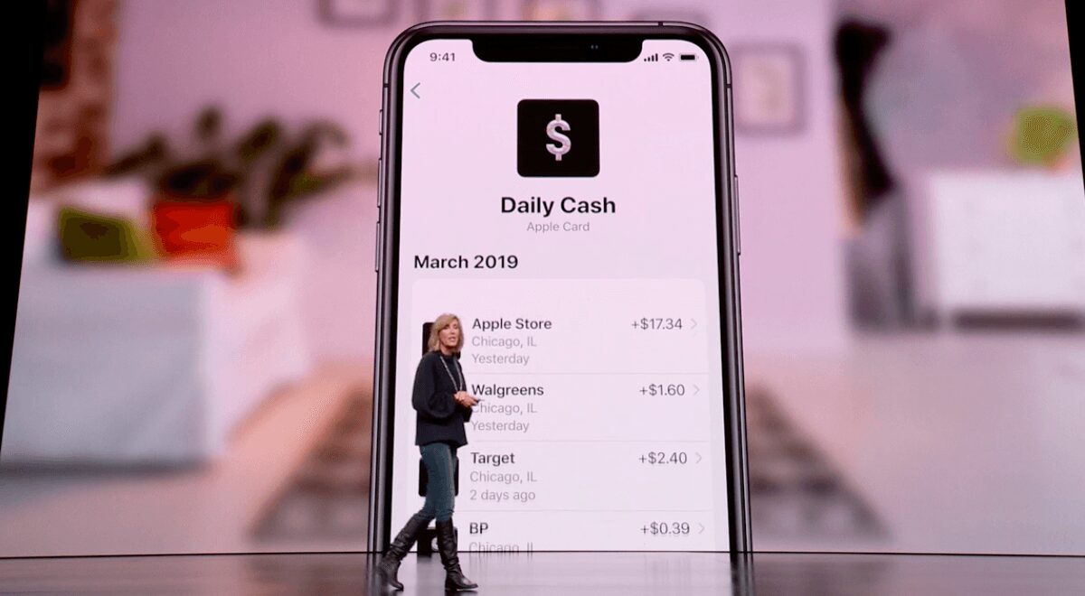 Экран iPhone с интерфейсом Apple Card и транзакциями