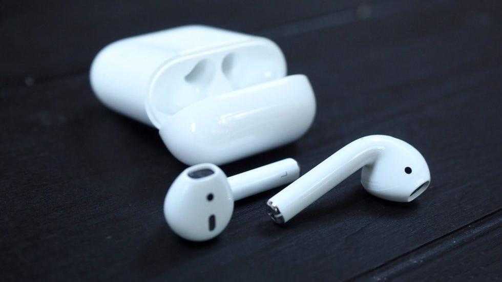 Аналитик: Apple выпустит две новые модели AirPods уже в конце года (stala izvestna data vykhoda naushnikov airpods 2 3)