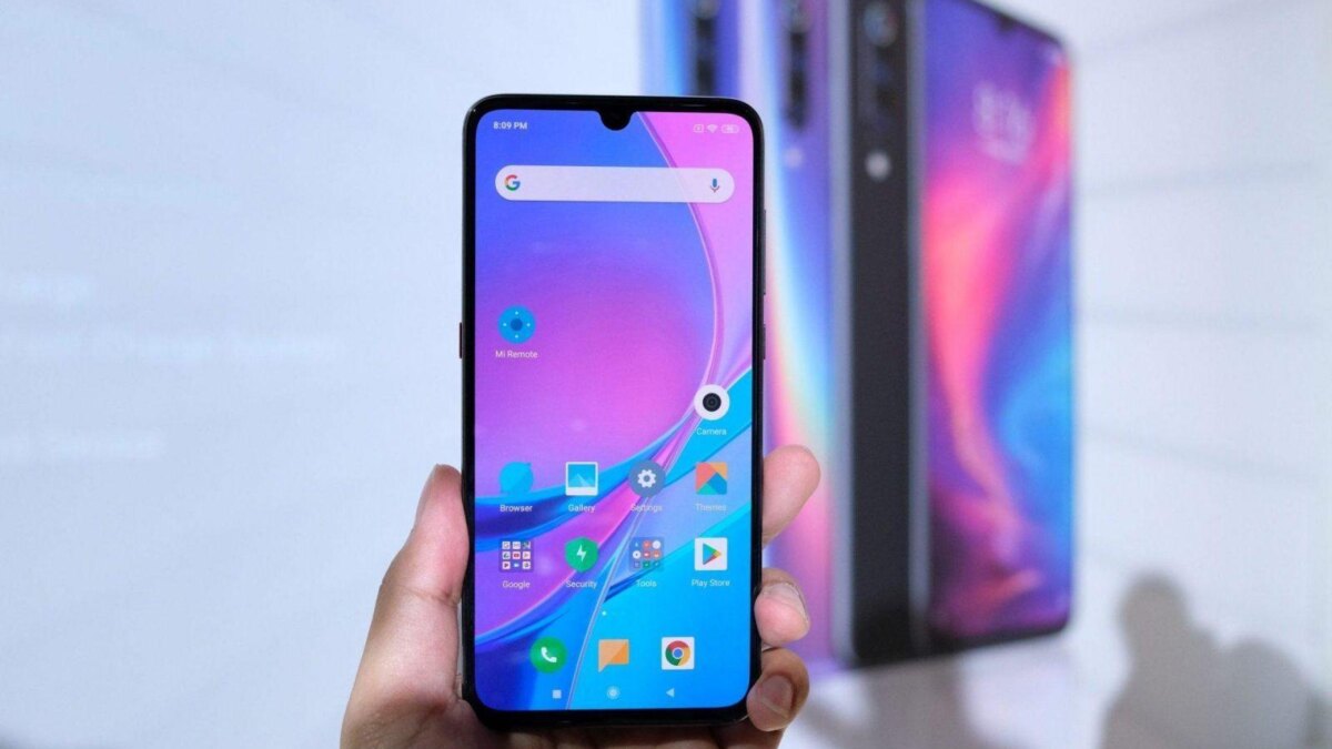 Смартфон Xiaomi Mi 9 с ярким дисплеем и интерфейсом