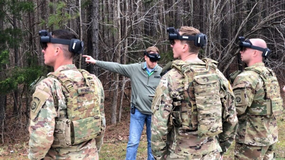 Microsoft сделала очки HoloLens для армии США 5 84356752645