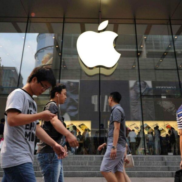 Apple готовится к выпуску пяти новых "айфонов" (apple china)