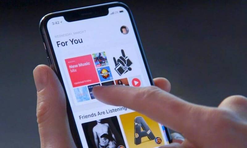 экран iPhone с интерфейсом Apple Music для вас