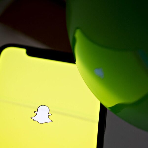 Snapchat тестирует чекины как в Foursquare (dims 15)