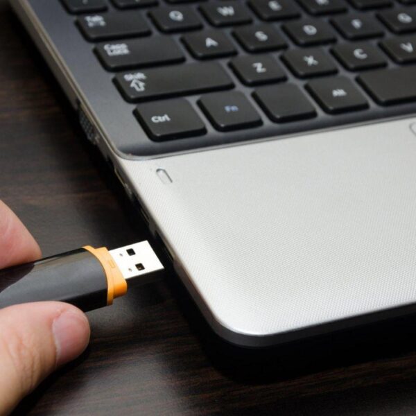 Microsoft убрала «безопасное извлечение» USB-накопителей по умолчанию в Windows 10 (fleshka v pk)
