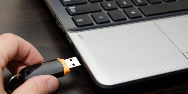 Microsoft убрала «безопасное извлечение» USB-накопителей по умолчанию в Windows 10 (fleshka v pk)