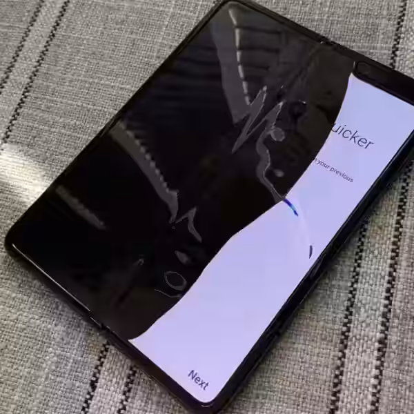 galaxy fold breaking 980x656 1