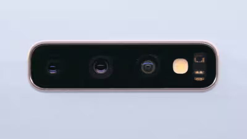 Камера Galaxy Note 10 с четырьмя объективами и светодиодным вспышкой