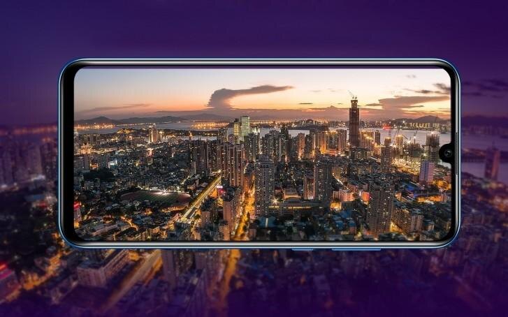 Экран Honor 10i показывает городской пейзаж с высоты