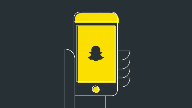 Смартфон с обновленным приложением Snapchat на экране