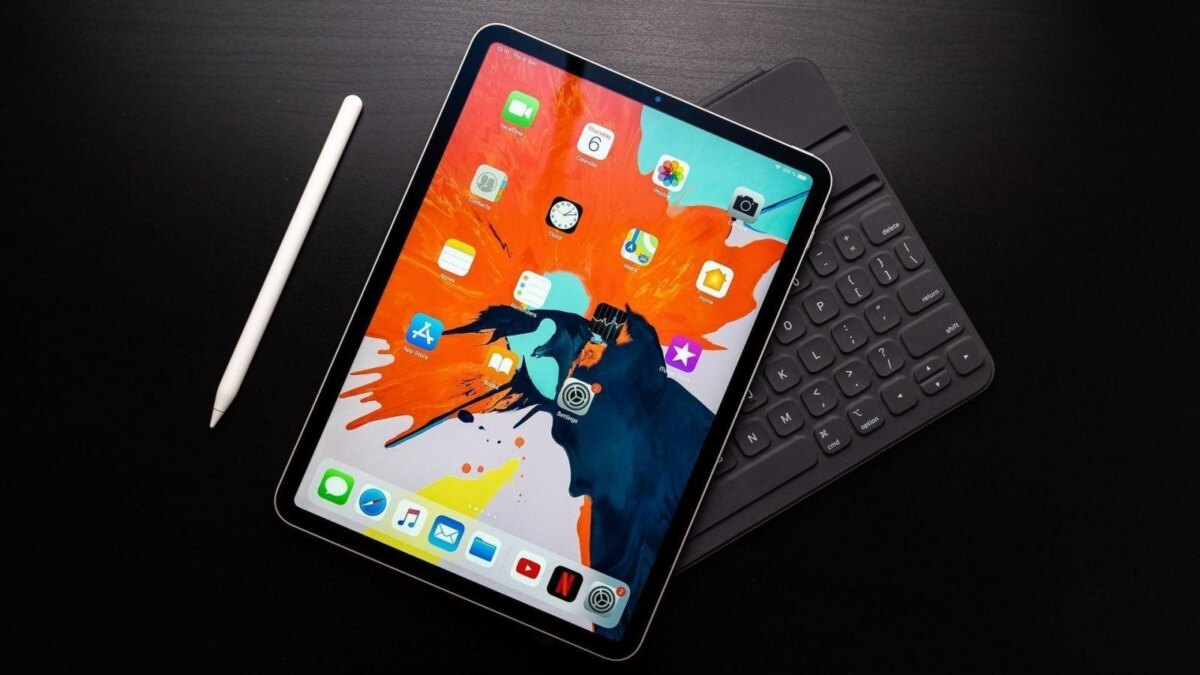 Apple iPad Pro с разделенным дисплеем и клавиатурой