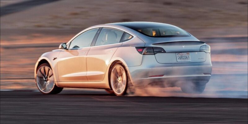Автомобиль Tesla Model 3 больше не доступен для заказа онлайн (model 3 track mode release)
