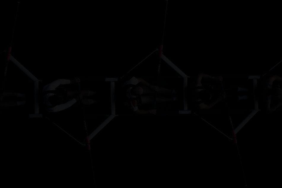 Человек использует устройство для реверсивной вспышки PhotoPro Delight