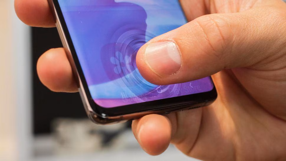 Датчик отпечатков пальцев Samsung Galaxy S10 смогли обмануть 2 samsung galaxy s10