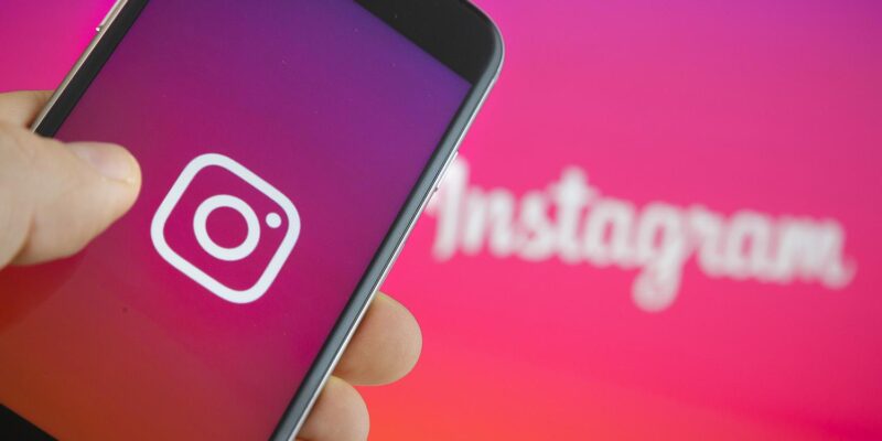 Instagram может убрать количество лайков под постом (telefone instagram 20160927 0001)